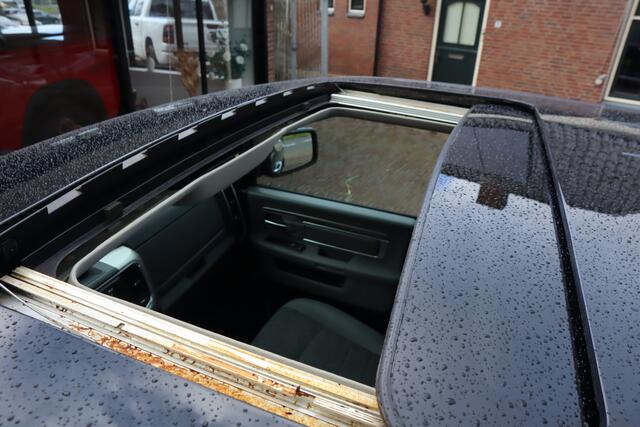 Dodge 1500 Ram Classic 5.7 liter | Navigatie | 3500 KG trekhaak | Stoel/stuur verwarming | Schuif-kantel dak