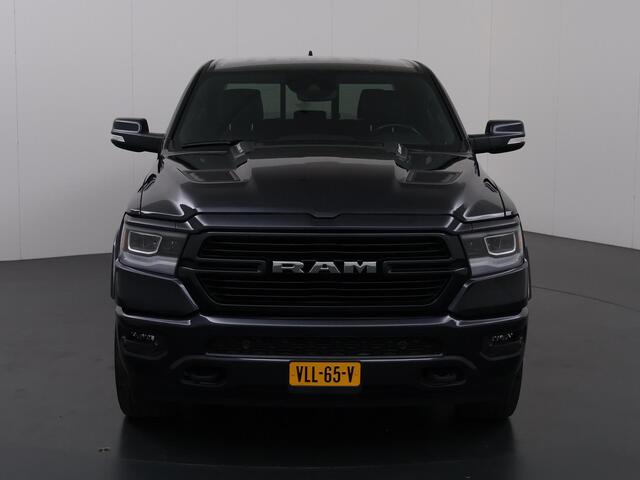 Dodge 1500 Ram 5.7 V8 | LPG | 4x4 | Crew Cab | Laramie | BLACK | Parkeercamera | Trekhaak | Sidesteps | Prins LPG | LED | Steelgrey