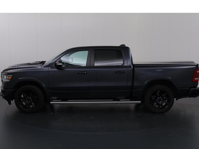 Dodge 1500 Ram 5.7 V8 | LPG | 4x4 | Crew Cab | Laramie | BLACK | Parkeercamera | Trekhaak | Sidesteps | Prins LPG | LED | Steelgrey