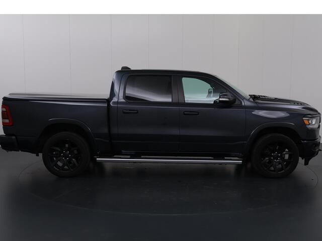 Dodge 1500 Ram 5.7 V8 | LPG | 4x4 | Crew Cab | Laramie | BLACK | Parkeercamera | Trekhaak | Sidesteps | Prins LPG | LED | Steelgrey