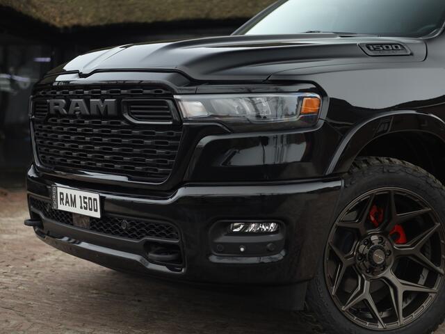 Dodge 1500 Ram 2025 3.0L HURRICANE BIGHORN NIGHT | BPM VRIJ | 22 Inch 4 PLAY | Lederen Bekleding | LPG in of onderbouw | Deksel | Panoramadak