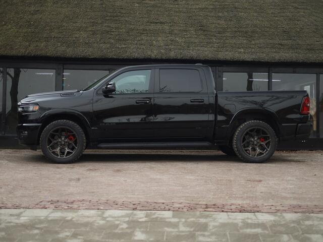 Dodge 1500 Ram 2025 3.0L HURRICANE BIGHORN NIGHT | BPM VRIJ | 22 Inch 4 PLAY | Lederen Bekleding | LPG in of onderbouw | Deksel | Panoramadak