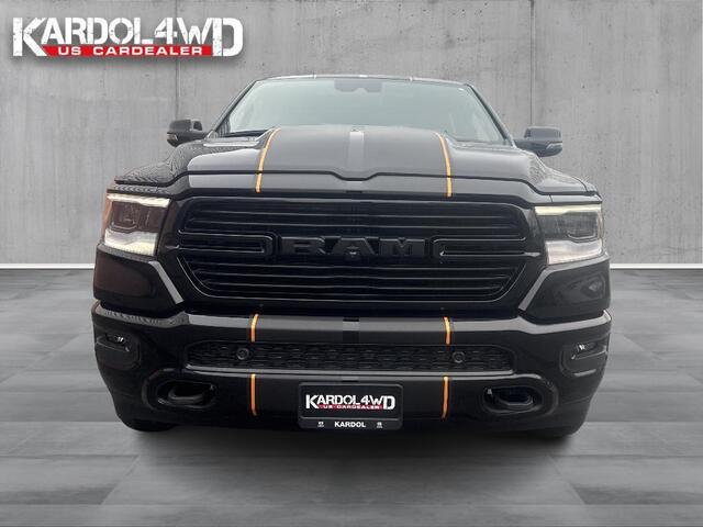 Dodge 1500 Ram 5.7 V8 4x4 Crew Cab Laramie | Model24 BPM VRIJ!| Elektr. treeplanken | SPECIAL STRIPING| Head-up | 360gr camera| Panorama | Trekhaak | LPG| | NIEUWE AUTO | Geheel rijklaarprijs | DIRECT RIJDEN |