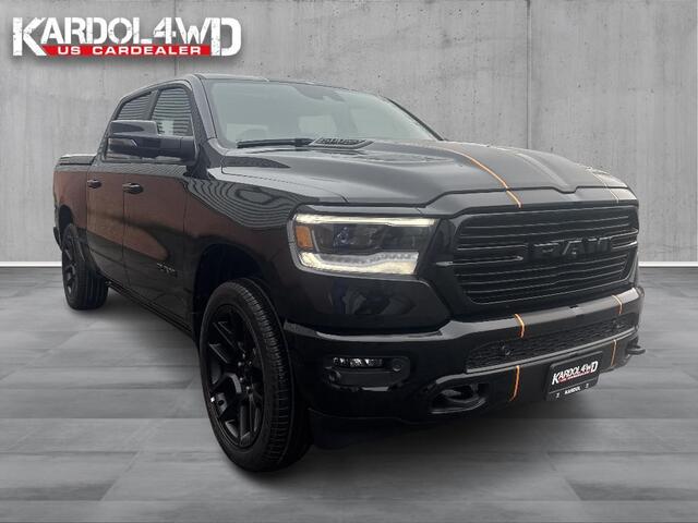 Dodge 1500 Ram 5.7 V8 4x4 Crew Cab Laramie | Model24 BPM VRIJ!| Elektr. treeplanken | SPECIAL STRIPING| Head-up | 360gr camera| Panorama | Trekhaak | LPG| | NIEUWE AUTO | Geheel rijklaarprijs | DIRECT RIJDEN |