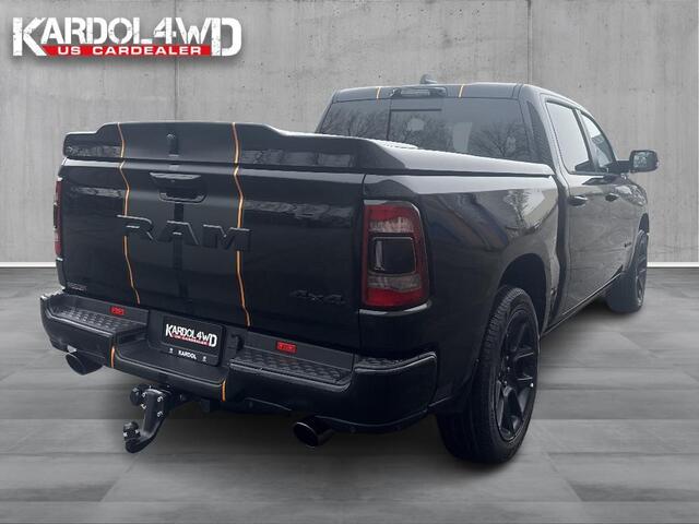 Dodge 1500 Ram 5.7 V8 4x4 Crew Cab Laramie | Model24 BPM VRIJ!| Elektr. treeplanken | SPECIAL STRIPING| Head-up | 360gr camera| Panorama | Trekhaak | LPG| | NIEUWE AUTO | Geheel rijklaarprijs | DIRECT RIJDEN |