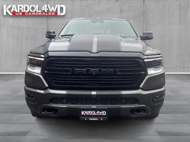 Dodge 1500 Ram 5.7 V8 4x4 Crew Cab Laramie | Model24 BPM VRIJ!| Elektr. treeplanken | SPECIAL STRIPING| Head-up | 360gr camera| Panorama | Trekhaak | LPG| Tonneau cover | | NIEUWE AUTO | Geheel rijklaarprijs | DIRECT RIJDEN |
