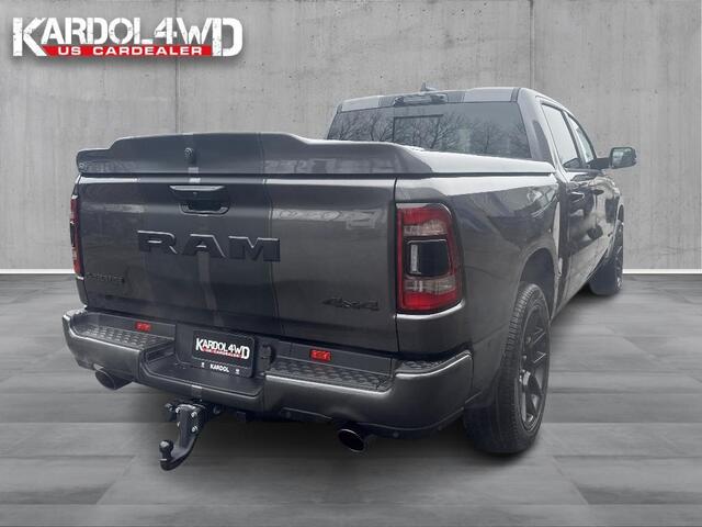 Dodge 1500 Ram 5.7 V8 4x4 Crew Cab Laramie | Model24 BPM VRIJ!| Elektr. treeplanken | SPECIAL STRIPING| Head-up | 360gr camera| Panorama | Trekhaak | LPG| Tonneau cover | | NIEUWE AUTO | Geheel rijklaarprijs | DIRECT RIJDEN |