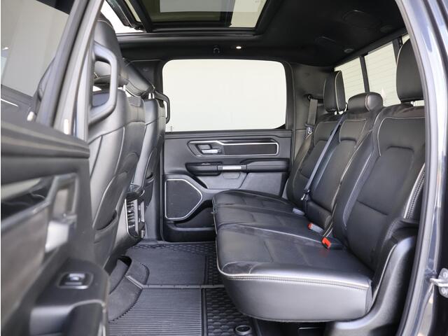 Dodge 1500 Ram 5.7 V8 4x4 Crew Cab Laramie Night | Luchtvering | Groot Navigatie | Elektrisch Sidebars |