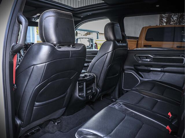 Dodge 1500 Ram Laramie Night | Full options + Luchtvering | 5.7L HEMI V8 4x4