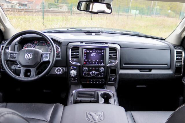 Dodge 1500 Ram 5.7 V8 4x4 Quad Cab 6'4 120L tank, Luchtvering, Trekhaak 3500KG, Leder, Panoramadak