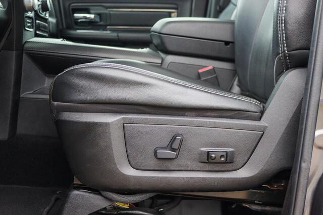 Dodge 1500 Ram 5.7 V8 4x4 Quad Cab 6'4 120L tank, Luchtvering, Trekhaak 3500KG, Leder, Panoramadak