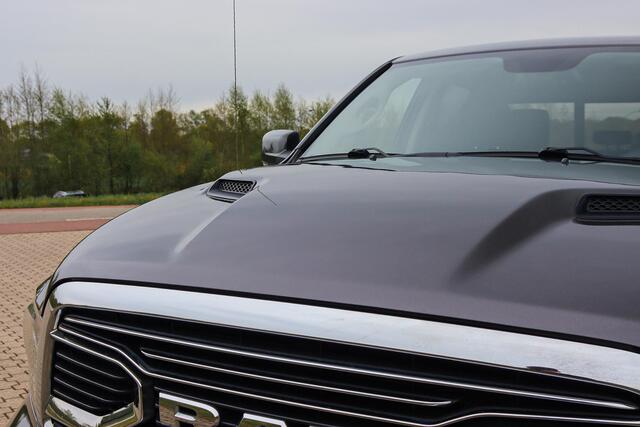 Dodge 1500 Ram 5.7 V8 4x4 Quad Cab 6'4 120L tank, Luchtvering, Trekhaak 3500KG, Leder, Panoramadak