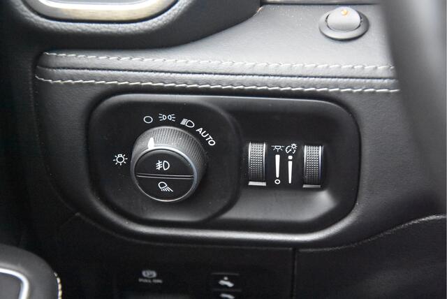 Dodge 1500 Ram 5.7 V8 4x4 Crew Cab Limited Black | LPG | Rambox | Split tail |