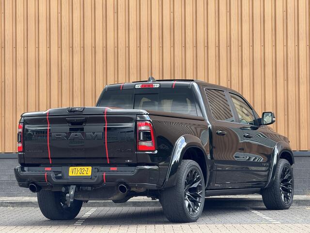 Dodge 1500 Ram 5.7 V8 4x4 Crew Cab Laramie | Panoramadak | Apple Carplay | Android Auto | Side Step | 22" Lichtmetaal | Harman & Kardon | Trekhaak 3500 KG | Bullbar | Stoelverwarming / Ventilatie |