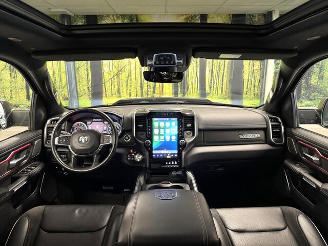 Dodge 1500 Ram 5.7 V8 4x4 Crew Cab Laramie | Panoramadak | Apple Carplay | Android Auto | Side Step | 22" Lichtmetaal | Harman & Kardon | Trekhaak 3500 KG | Bullbar | Stoelverwarming / Ventilatie |