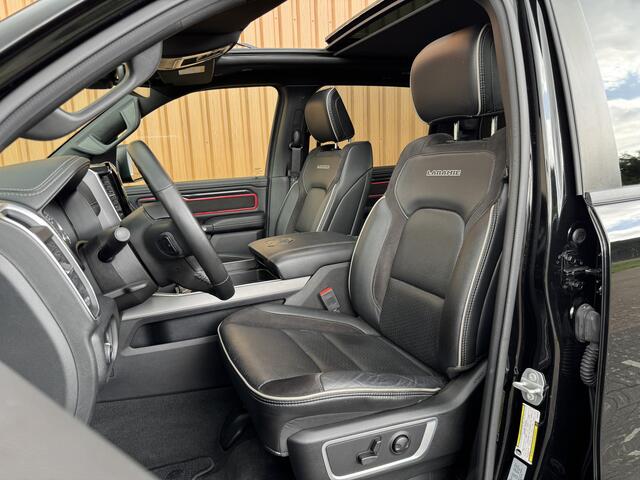 Dodge 1500 Ram 5.7 V8 4x4 Crew Cab Laramie | Panoramadak | Apple Carplay | Android Auto | Side Step | 22" Lichtmetaal | Harman & Kardon | Trekhaak 3500 KG | Bullbar | Stoelverwarming / Ventilatie |