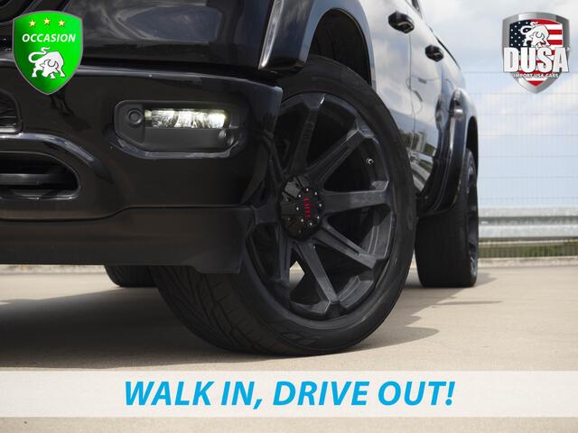 Dodge 1500 RAM LIMITED 1500 | LIMITED | 5.7L HEMI V8 | Crew Cab | 4x4 Tuff 22 inch | Fender Flares | Striping | Multi Tailgate | FULL Nieuw Binnen