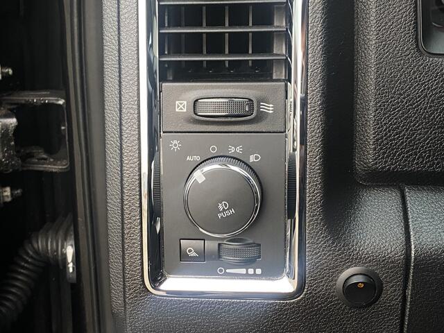 Dodge 1500 Ram 5.7 V8 4x4 Crew Cab 5'7 Laramie LUCHTVERING BENZINE 1ste EIG. NAVI BTW 20" 45DKM!