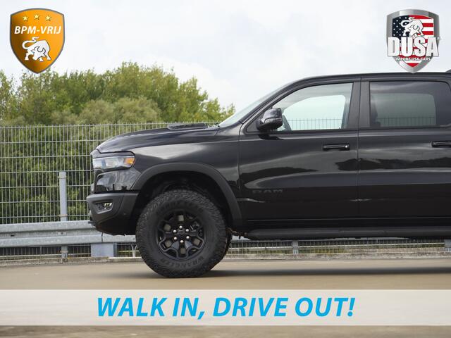 Dodge 1500 RAM | | Rebel | Night | 4x4 | Crew Cab | 3.0L Twin-turbo I6 | BPM-VRIJ | LPG | 10,2 inch Passenger Screen | Harman Kardon | Getoonde accessoires zijn verkrijgbaar tegen meerprijs