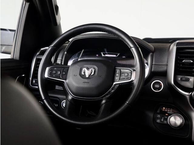 Dodge 1500 Ram 5.7 V8 4x4 Crew Cab Dominator | Uitlaatklep | Pano-dak | Tonneau cover | 22" | Fenders |