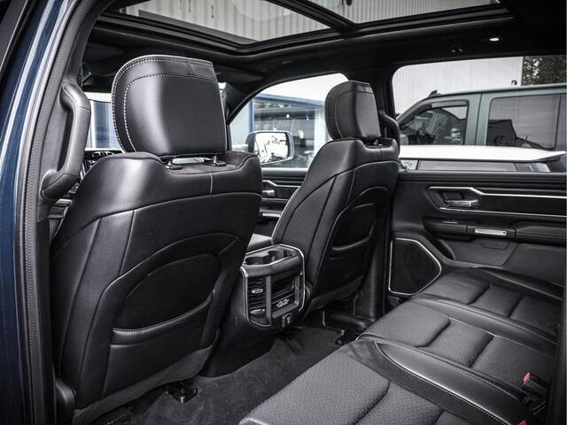 Dodge 1500 Ram Laramie | 5.7L HEMI V8 4x4 Crew Cab