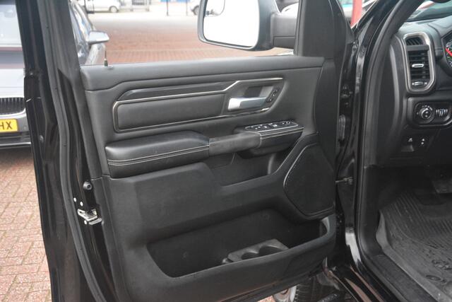 Dodge 1500 Ram 5.7 V8 4x4 Crew Cab 6'4 Sport | Navigatie | Panoramadak | Leer | Camera | Alpine sound | Carplay | Stoel-stuur verwarming | NL auto!! | Recent een grote beurt gehad incl bougies en spruitstukken!!
