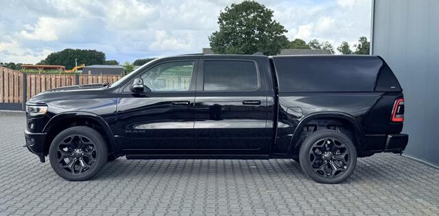 Dodge 1500 RAM 5.7 HEMI V8 4x4 NIGHT/BLACK EDITION! LIMITED PANO LUCHTV