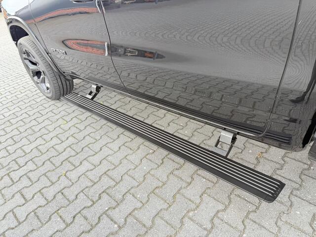 Dodge 1500 RAM 5.7 HEMI V8 4x4 NIGHT/BLACK EDITION! LIMITED PANO LUCHTV