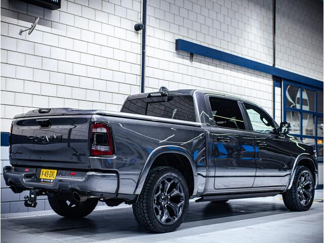 Dodge 1500 Ram Limited Night | 5.7L HEMI V8 4x4 Crew Cab