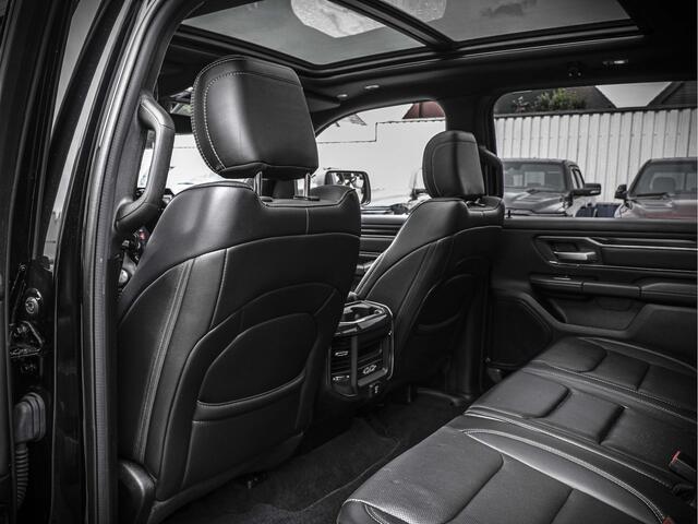 Dodge 1500 Ram Sport Night | Luchtvering | 5.7L HEMI V8 4x4 Crew Cab