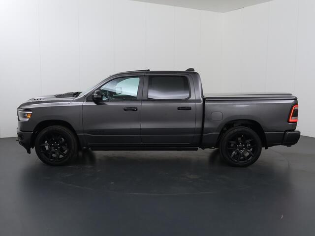 Dodge 1500 Ram 5.7 V8 4x4 CREW CAB | LARAMIE SPORT | PRINS LPG | NL AUTO | 3500 KG TREKHAAK | BED COVER | NAVIGATIE | 360 GRADEN CAMERA | HARMAN / KARDON AUDIO | STOELVERWARMING | STOEL VERKOELING | CARPLAY | ANDROID AUTO | SPORT