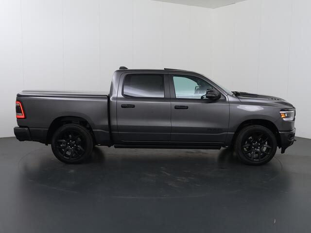Dodge 1500 Ram 5.7 V8 4x4 CREW CAB | LARAMIE SPORT | PRINS LPG | NL AUTO | 3500 KG TREKHAAK | BED COVER | NAVIGATIE | 360 GRADEN CAMERA | HARMAN / KARDON AUDIO | STOELVERWARMING | STOEL VERKOELING | CARPLAY | ANDROID AUTO | SPORT