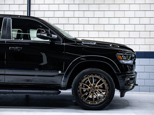 Dodge 1500 Ram Night Edition 5.7L Hemi V8 Automaat 22" Fuel Wheels | Striping