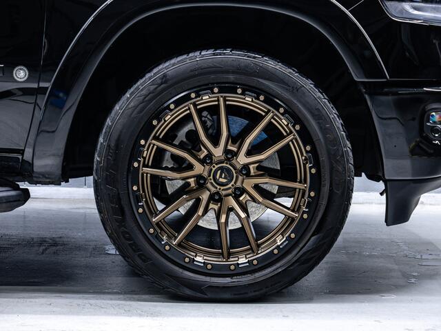 Dodge 1500 Ram Night Edition 5.7L Hemi V8 Automaat 22" Fuel Wheels | Striping