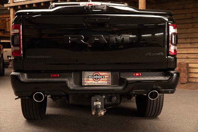 Dodge 1500 Ram 5.7 V8 4x4 Crew Cab Laramie | flitsers | luchtvering | pano |