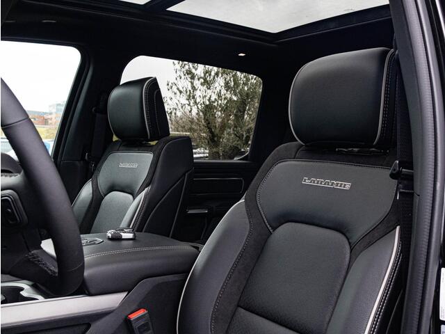 Dodge 1500 5.7 V8 4x4 Crew Cab Laramie Laramie | Pano | Passenger display | Stoelverwarming & ventilatie | ACC