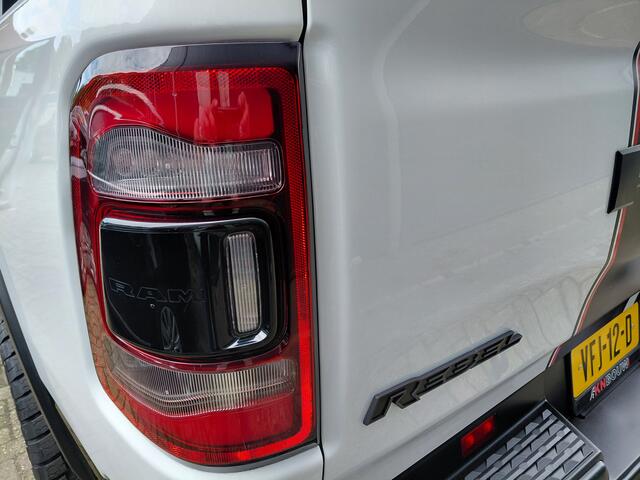 Dodge 1500 Ram 5.7 V8 4x4 Crew Cab Longhorn /HEMI/REBEL