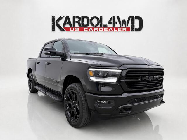 Dodge 1500 Ram Laramie Night Edition Modeljaar "24 | BOMVOL!| Panoramadak elect. | Luchtvering | Virtual cockpit | Adaptive cruise | Geheel rijklaar incl. LPG &Trekhaak| | Nieuwe Auto incl. LPG | Geheel rijklaarprijs |