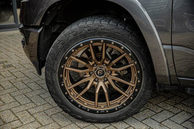 Dodge 1500 Ram 5.7 V8 4x4 Crew Cab 5'7 Laramie Level 2 | luchtvering | panoramadak |