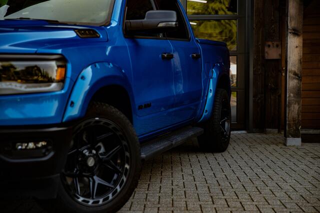 Dodge 1500 Ram 5.7 V8 | wide body | 6 zits op kenteken | Panorama dak |