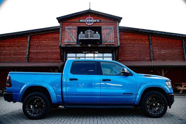 Dodge 1500 Ram 5.7 V8 | wide body | 6 zits op kenteken | Panorama dak |