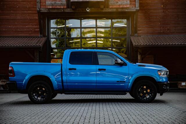 Dodge 1500 Ram 5.7 V8 | wide body | 6 zits op kenteken | Panorama dak |
