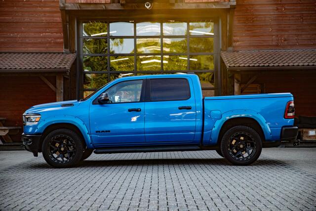Dodge 1500 Ram 5.7 V8 | wide body | 6 zits op kenteken | Panorama dak |