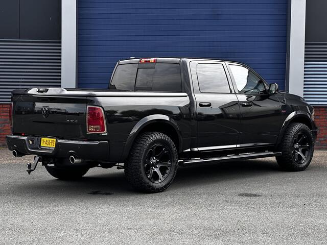 Dodge 1500 Ram 5.7 V8 4x4 Crew Cab 5'7 Laramie/ 3500KG Trekgewicht/ 402PK!/ Trekhaak/ Schuif-Kantel Dak/ Automaat/ Side-Steps/ Xenon/ Alpine-Audio/ LEDER/ Stoelverw+Verkoeling/ Stuurverw./ 20''LMV/ Camera/ Luchtvering/ Keyless/ Elek.Stoel.