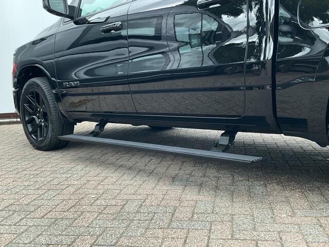 Dodge 1500 Ram 5.7 V8 4x4 Crew Cab Limited Laramie Trekhaak Pano Harman/Kardon Leer Treeplanken BOMVOL!