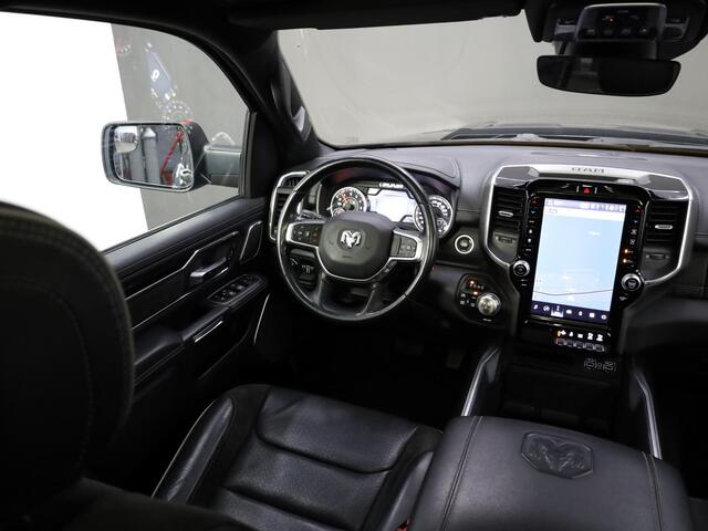 Dodge 1500 Ram 5.7 V8 4x4 Crew Cab Laramie Night | Hardtop | Luchtvering | Night Package | 4Play velgen met All Terrain banden |
