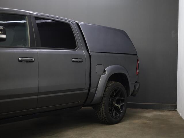 Dodge 1500 Ram 5.7 V8 4x4 Crew Cab Laramie Night | Hardtop | Luchtvering | Night Package | 4Play velgen met All Terrain banden |