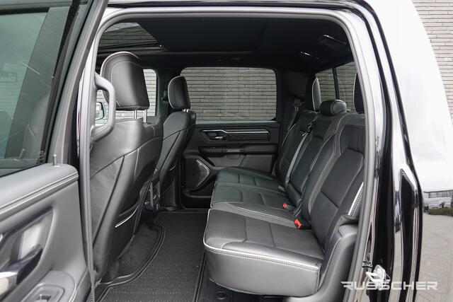 Dodge 1500 Ram 3.0L 6-Cilinder High Output 548Pk 4x4 Crew Cab | Limited | Night Edition | Luchtvering | Panoramadak | Trekhaak | 22''
