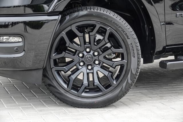 Dodge 1500 Ram 3.0L 6-Cilinder High Output 548Pk 4x4 Crew Cab | Limited | Night Edition | Luchtvering | Panoramadak | Trekhaak | 22''