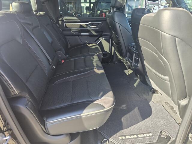Dodge 1500 Ram 5.7 V8 4x4 Crew Cab Laramie uitlaatklep | adapt cruise | pano